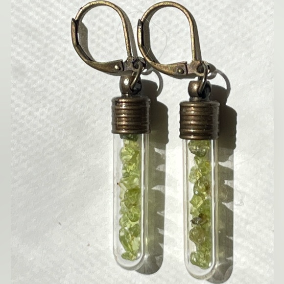 Green stone earrings - Picture 3 of 3